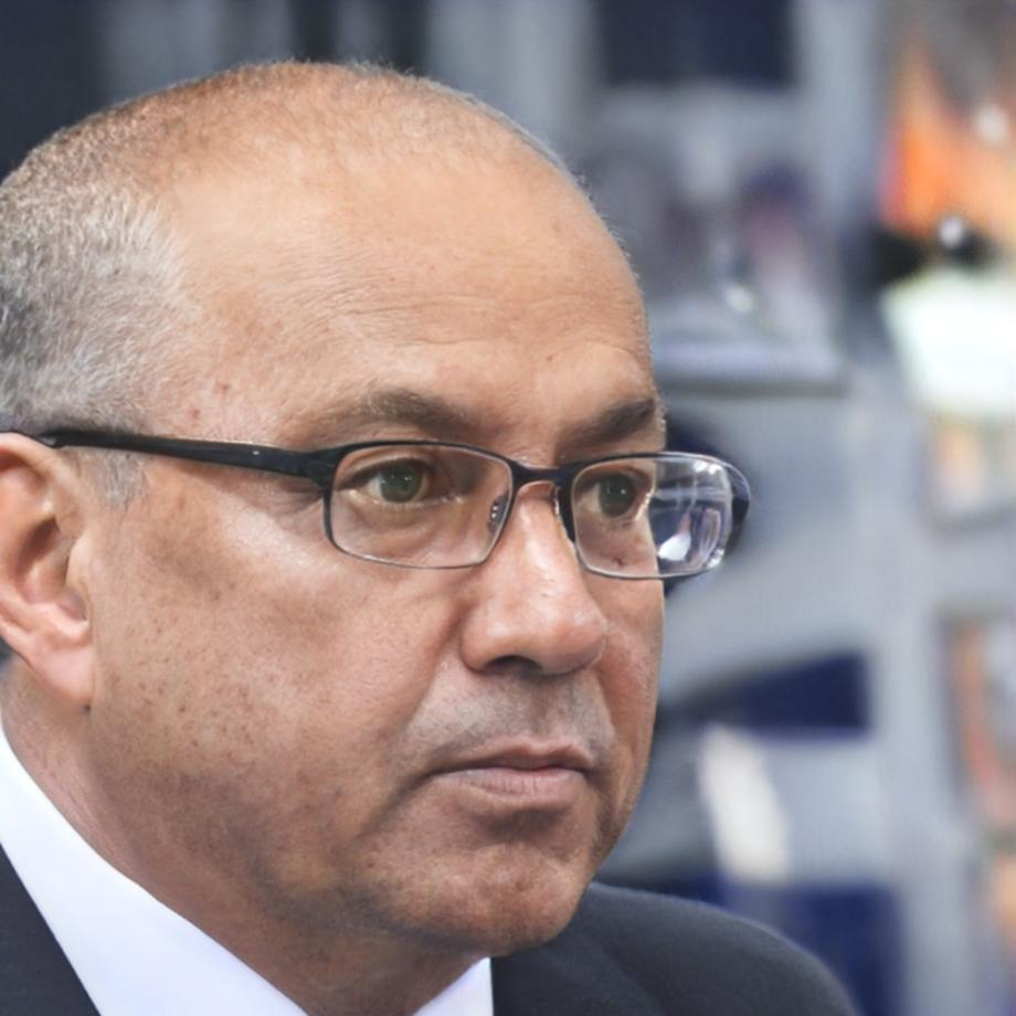 Miembro del equipo Rynvolitharis especialista en análisis financiero